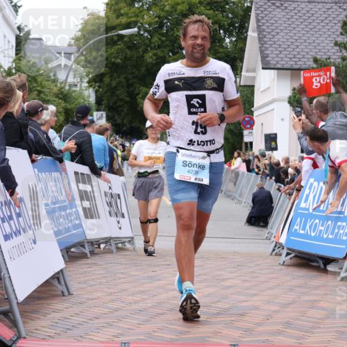 30.08.2026 - Blankeneser Heldenlauf Lena Gebhardt http://msf.ph/oto/10063310 30.08.2026 12:37:36 Ziel 2084, 4239, 4257 meine-sportfotos.de