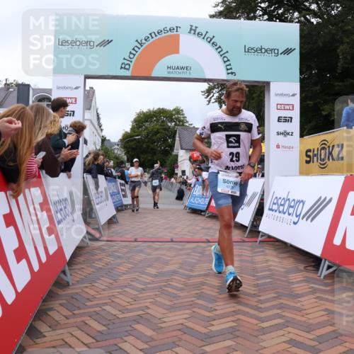 30.08.2026 - Blankeneser Heldenlauf Lena Gebhardt http://msf.ph/oto/10063317 30.08.2026 12:37:38 Ziel 2084, 4239, 4257 meine-sportfotos.de