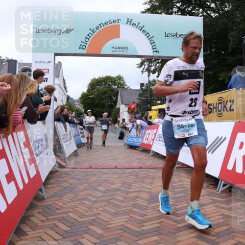 30.08.2026 - Blankeneser Heldenlauf Lena Gebhardt http://msf.ph/oto/10063321 30.08.2026 12:37:38 Ziel 2084, 4239, 4257 meine-sportfotos.de