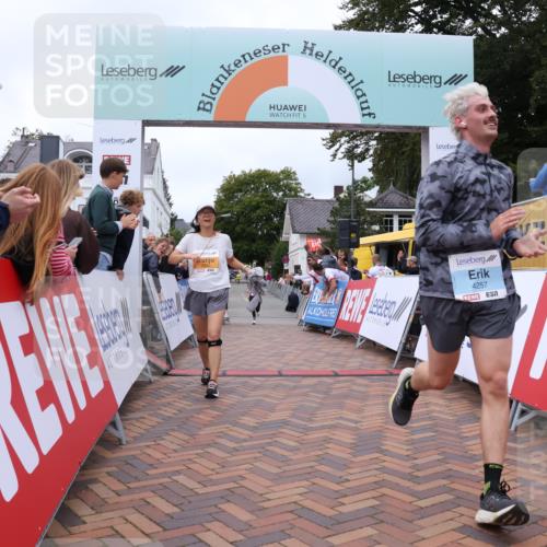 30.08.2026 - Blankeneser Heldenlauf Lena Gebhardt http://msf.ph/oto/10063338 30.08.2026 12:37:41 Ziel 2084, 4239, 4257 meine-sportfotos.de