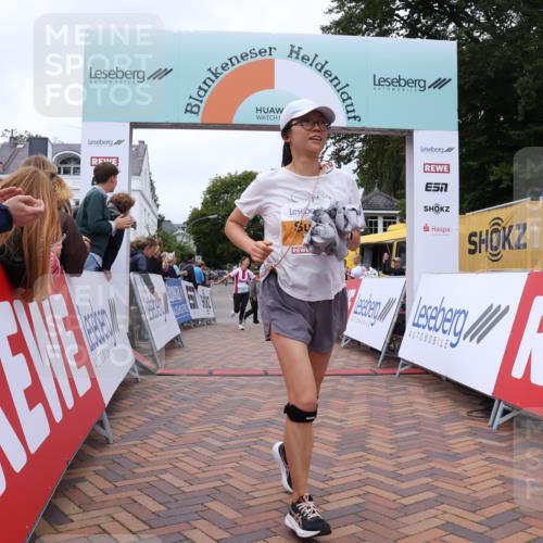 30.08.2026 - Blankeneser Heldenlauf Lena Gebhardt http://msf.ph/oto/10063349 30.08.2026 12:37:43 Ziel 2084, 4239, 4257, 4477 meine-sportfotos.de