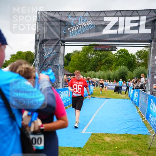 30.08.2026 - Elbe Triathlon Hamburg LAZAROV Photography http://msf.ph/oto/10063352 30.08.2026 11:54:52 Ziel 479, 1393, 1428 meine-sportfotos.de