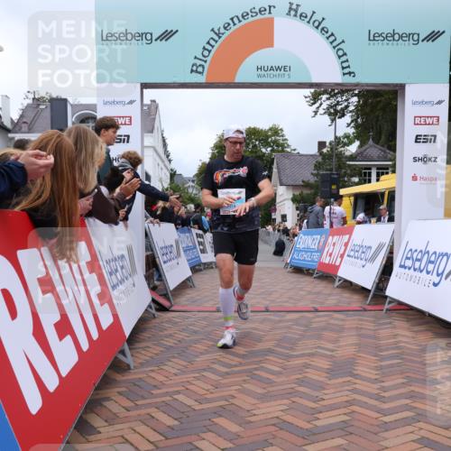 30.08.2026 - Blankeneser Heldenlauf Lena Gebhardt http://msf.ph/oto/10063403 30.08.2026 12:38:09 Ziel 4288, 4406, 4474 meine-sportfotos.de
