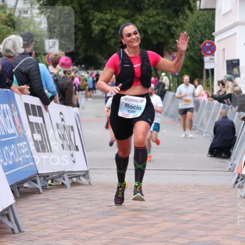 30.08.2026 - Blankeneser Heldenlauf Lena Gebhardt http://msf.ph/oto/10063414 30.08.2026 12:38:11 Ziel 4288, 4406, 4474 meine-sportfotos.de
