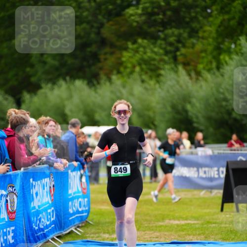 30.08.2026 - Elbe Triathlon Hamburg LAZAROV Photography http://msf.ph/oto/10063470 30.08.2026 11:56:05 Ziel 849 meine-sportfotos.de