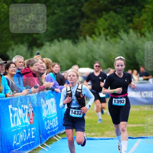 30.08.2026 - Elbe Triathlon Hamburg LAZAROV Photography http://msf.ph/oto/10063504 30.08.2026 11:56:25 Ziel 1174, 1392, 1432 meine-sportfotos.de