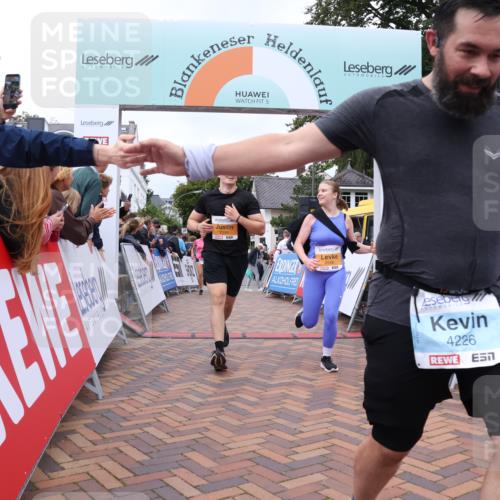 30.08.2026 - Blankeneser Heldenlauf Lena Gebhardt http://msf.ph/oto/10063539 30.08.2026 12:38:55 Ziel 2399, 2546, 4226, 4279 meine-sportfotos.de