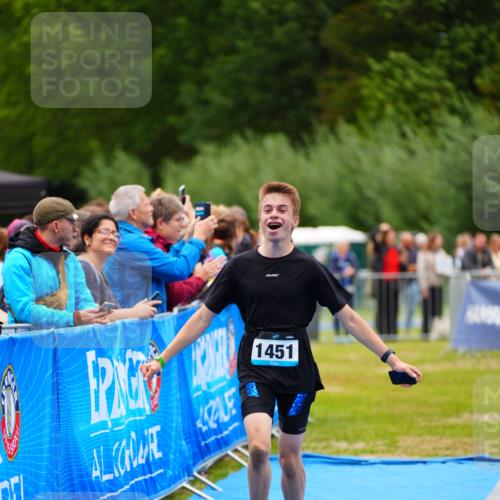 30.08.2026 - Elbe Triathlon Hamburg LAZAROV Photography http://msf.ph/oto/10063558 30.08.2026 11:57:01 Ziel 1451 meine-sportfotos.de