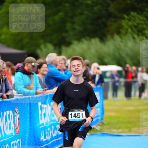 30.08.2026 - Elbe Triathlon Hamburg LAZAROV Photography http://msf.ph/oto/10063562 30.08.2026 11:57:01 Ziel 1451 meine-sportfotos.de
