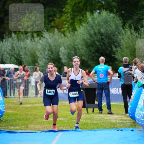 30.08.2026 - Elbe Triathlon Hamburg LAZAROV Photography http://msf.ph/oto/10063584 30.08.2026 11:57:35 Ziel 1403, 1404 meine-sportfotos.de