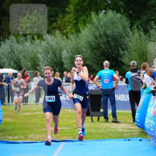 30.08.2026 - Elbe Triathlon Hamburg LAZAROV Photography http://msf.ph/oto/10063586 30.08.2026 11:57:36 Ziel 860, 1403, 1404 meine-sportfotos.de