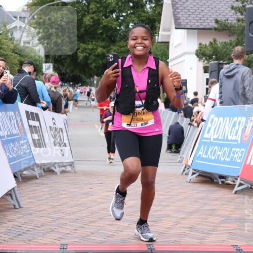 30.08.2026 - Blankeneser Heldenlauf Lena Gebhardt http://msf.ph/oto/10063588 30.08.2026 12:39:12 Ziel 2651, 4234 meine-sportfotos.de