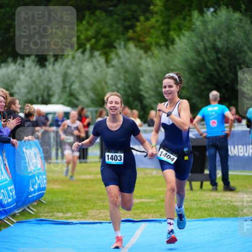 30.08.2026 - Elbe Triathlon Hamburg LAZAROV Photography http://msf.ph/oto/10063589 30.08.2026 11:57:36 Ziel 860, 1403, 1404 meine-sportfotos.de