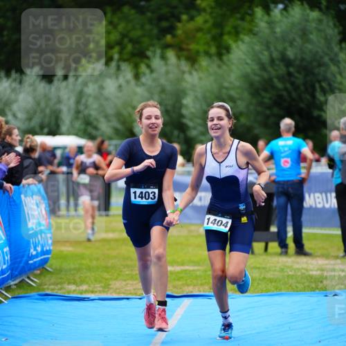 30.08.2026 - Elbe Triathlon Hamburg LAZAROV Photography http://msf.ph/oto/10063590 30.08.2026 11:57:37 Ziel 860, 1403, 1404 meine-sportfotos.de