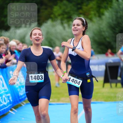 30.08.2026 - Elbe Triathlon Hamburg LAZAROV Photography http://msf.ph/oto/10063600 30.08.2026 11:57:38 Ziel 860, 1403, 1404 meine-sportfotos.de