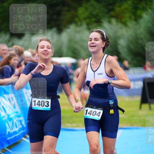30.08.2026 - Elbe Triathlon Hamburg LAZAROV Photography http://msf.ph/oto/10063602 30.08.2026 11:57:38 Ziel 860, 1403, 1404 meine-sportfotos.de