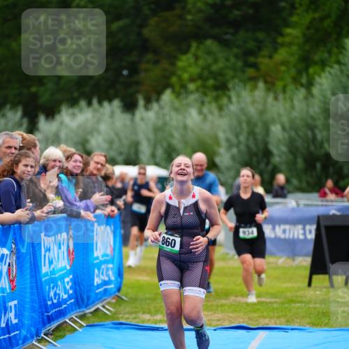 30.08.2026 - Elbe Triathlon Hamburg LAZAROV Photography http://msf.ph/oto/10063610 30.08.2026 11:57:43 Ziel 860, 934, 1304, 1410, 1457 meine-sportfotos.de