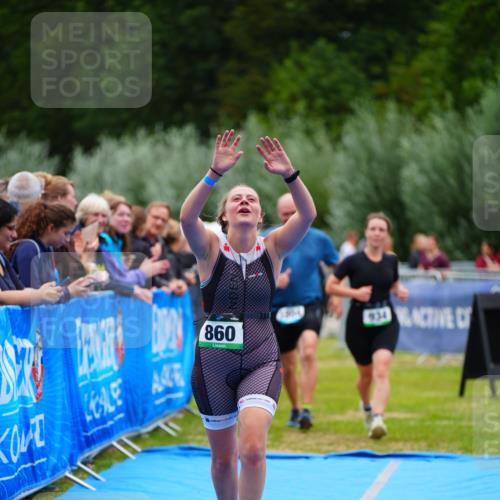 30.08.2026 - Elbe Triathlon Hamburg LAZAROV Photography http://msf.ph/oto/10063615 30.08.2026 11:57:44 Ziel 860, 934, 1304, 1410, 1457 meine-sportfotos.de