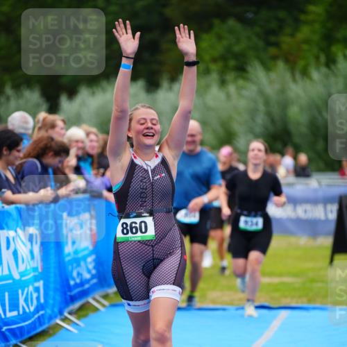 30.08.2026 - Elbe Triathlon Hamburg LAZAROV Photography http://msf.ph/oto/10063620 30.08.2026 11:57:45 Ziel 860, 934, 1304, 1410, 1457 meine-sportfotos.de