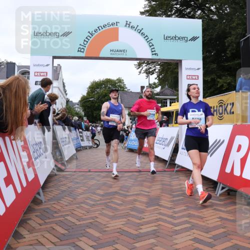 30.08.2026 - Blankeneser Heldenlauf Lena Gebhardt http://msf.ph/oto/10063679 30.08.2026 12:39:51 Ziel 4043, 4142, 4222 meine-sportfotos.de