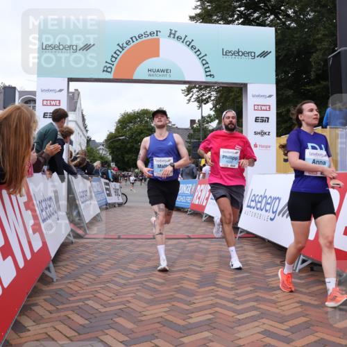 30.08.2026 - Blankeneser Heldenlauf Lena Gebhardt http://msf.ph/oto/10063683 30.08.2026 12:39:52 Ziel 4043, 4142, 4222 meine-sportfotos.de