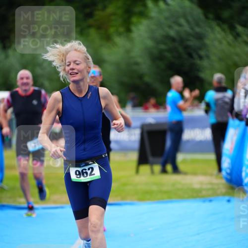 30.08.2026 - Elbe Triathlon Hamburg LAZAROV Photography http://msf.ph/oto/10063685 30.08.2026 11:58:08 Ziel 901, 962, 1333, 1458 meine-sportfotos.de