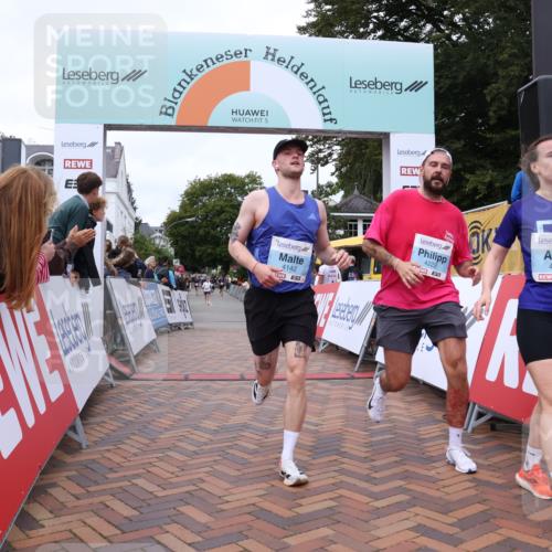 30.08.2026 - Blankeneser Heldenlauf Lena Gebhardt http://msf.ph/oto/10063687 30.08.2026 12:39:52 Ziel 4043, 4142, 4222 meine-sportfotos.de