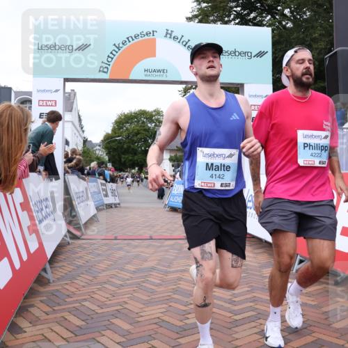 30.08.2026 - Blankeneser Heldenlauf Lena Gebhardt http://msf.ph/oto/10063691 30.08.2026 12:39:53 Ziel 4043, 4142, 4222 meine-sportfotos.de