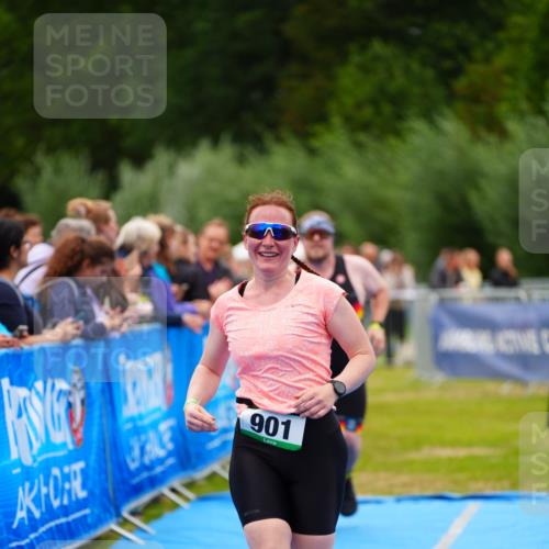 30.08.2026 - Elbe Triathlon Hamburg LAZAROV Photography http://msf.ph/oto/10063696 30.08.2026 11:58:15 Ziel 897, 901, 1181 meine-sportfotos.de