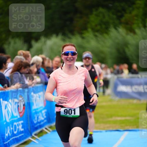 30.08.2026 - Elbe Triathlon Hamburg LAZAROV Photography http://msf.ph/oto/10063697 30.08.2026 11:58:15 Ziel 897, 901, 1181 meine-sportfotos.de