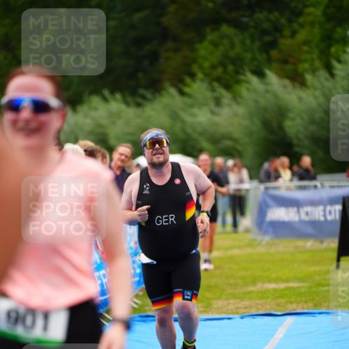 30.08.2026 - Elbe Triathlon Hamburg LAZAROV Photography http://msf.ph/oto/10063702 30.08.2026 11:58:16 Ziel 897, 901, 1181 meine-sportfotos.de