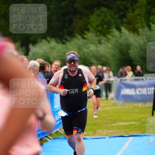 30.08.2026 - Elbe Triathlon Hamburg LAZAROV Photography http://msf.ph/oto/10063703 30.08.2026 11:58:16 Ziel 897, 901, 1181 meine-sportfotos.de