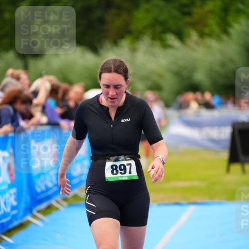 30.08.2026 - Elbe Triathlon Hamburg LAZAROV Photography http://msf.ph/oto/10063717 30.08.2026 11:58:24 Ziel 897, 940, 1462, 1575 meine-sportfotos.de