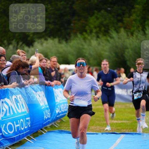 30.08.2026 - Elbe Triathlon Hamburg LAZAROV Photography http://msf.ph/oto/10063724 30.08.2026 11:58:29 Ziel 940, 1462, 1496, 1575 meine-sportfotos.de