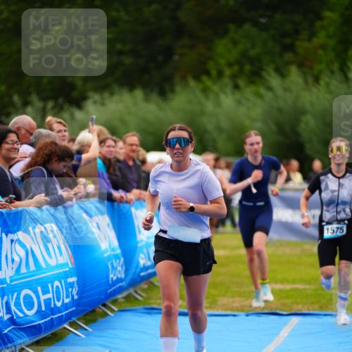 30.08.2026 - Elbe Triathlon Hamburg LAZAROV Photography http://msf.ph/oto/10063726 30.08.2026 11:58:29 Ziel 940, 1462, 1496, 1575 meine-sportfotos.de