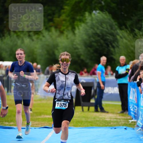 30.08.2026 - Elbe Triathlon Hamburg LAZAROV Photography http://msf.ph/oto/10063730 30.08.2026 11:58:30 Ziel 940, 1462, 1496, 1575 meine-sportfotos.de