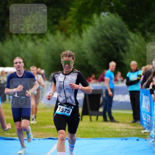 30.08.2026 - Elbe Triathlon Hamburg LAZAROV Photography http://msf.ph/oto/10063731 30.08.2026 11:58:31 Ziel 940, 1462, 1496, 1575 meine-sportfotos.de