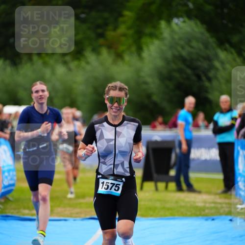 30.08.2026 - Elbe Triathlon Hamburg LAZAROV Photography http://msf.ph/oto/10063733 30.08.2026 11:58:31 Ziel 940, 1462, 1496, 1575 meine-sportfotos.de