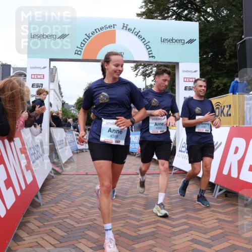 30.08.2026 - Blankeneser Heldenlauf Lena Gebhardt http://msf.ph/oto/10063735 30.08.2026 12:40:09 Ziel 4049, 4387, 4388, 4389, 4390 meine-sportfotos.de