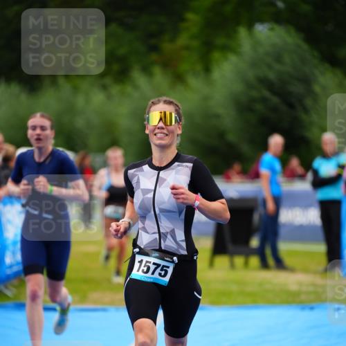 30.08.2026 - Elbe Triathlon Hamburg LAZAROV Photography http://msf.ph/oto/10063736 30.08.2026 11:58:31 Ziel 940, 1462, 1496, 1575 meine-sportfotos.de