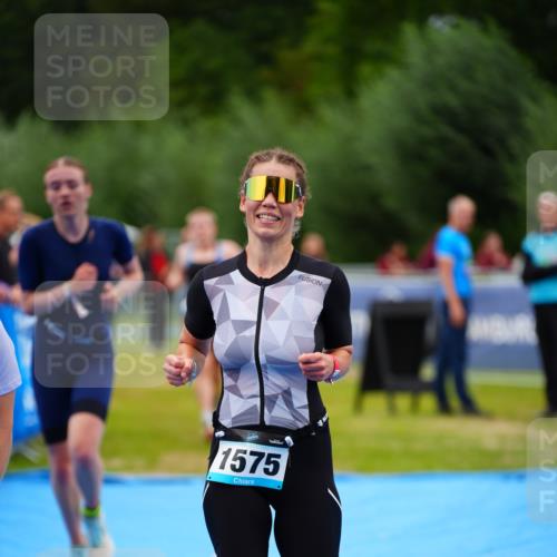 30.08.2026 - Elbe Triathlon Hamburg LAZAROV Photography http://msf.ph/oto/10063737 30.08.2026 11:58:31 Ziel 940, 1462, 1496, 1575 meine-sportfotos.de