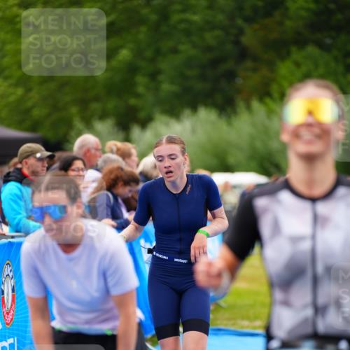 30.08.2026 - Elbe Triathlon Hamburg LAZAROV Photography http://msf.ph/oto/10063739 30.08.2026 11:58:32 Ziel 940, 1462, 1496, 1575 meine-sportfotos.de