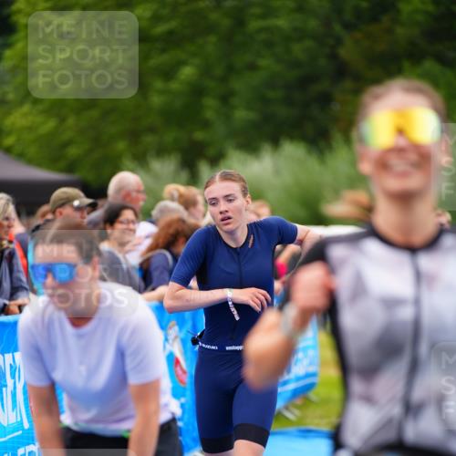 30.08.2026 - Elbe Triathlon Hamburg LAZAROV Photography http://msf.ph/oto/10063740 30.08.2026 11:58:32 Ziel 940, 1462, 1496, 1575 meine-sportfotos.de