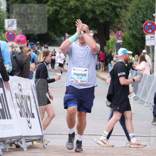 30.08.2026 - Blankeneser Heldenlauf Lena Gebhardt http://msf.ph/oto/10063744 30.08.2026 12:40:12 Ziel 4049, 4130, 4387, 4388, 4389, 4390 meine-sportfotos.de