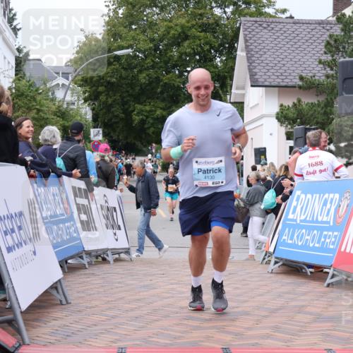 30.08.2026 - Blankeneser Heldenlauf Lena Gebhardt http://msf.ph/oto/10063756 30.08.2026 12:40:15 Ziel 4130, 4387, 4388, 4389, 4390 meine-sportfotos.de
