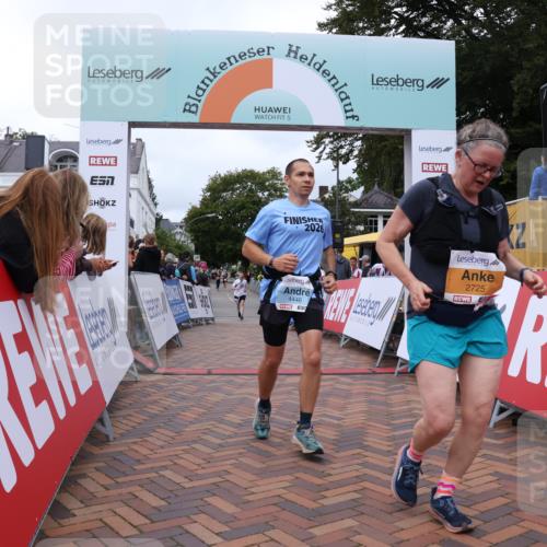 30.08.2026 - Blankeneser Heldenlauf Lena Gebhardt http://msf.ph/oto/10063786 30.08.2026 12:40:27 Ziel 2725, 4402, 4446 meine-sportfotos.de