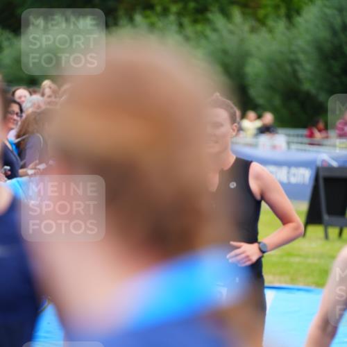 30.08.2026 - Elbe Triathlon Hamburg LAZAROV Photography http://msf.ph/oto/10063788 30.08.2026 11:58:54 Ziel 1401, 1489, 1526 meine-sportfotos.de
