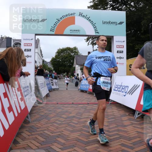 30.08.2026 - Blankeneser Heldenlauf Lena Gebhardt http://msf.ph/oto/10063789 30.08.2026 12:40:27 Ziel 2725, 4402, 4446 meine-sportfotos.de