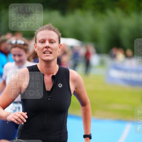 30.08.2026 - Elbe Triathlon Hamburg LAZAROV Photography http://msf.ph/oto/10063793 30.08.2026 11:58:55 Ziel 1401, 1489, 1526 meine-sportfotos.de