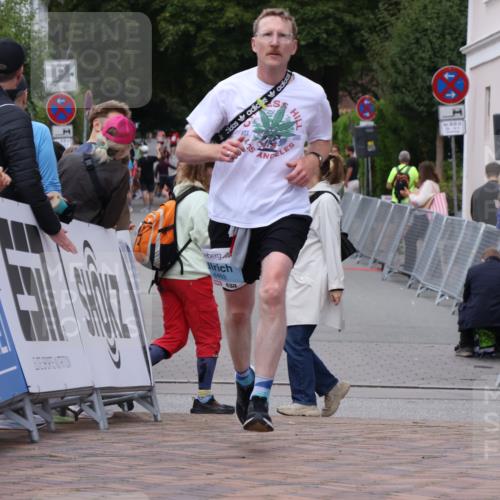 30.08.2026 - Blankeneser Heldenlauf Lena Gebhardt http://msf.ph/oto/10063795 30.08.2026 12:40:29 Ziel 2725, 4402, 4446 meine-sportfotos.de